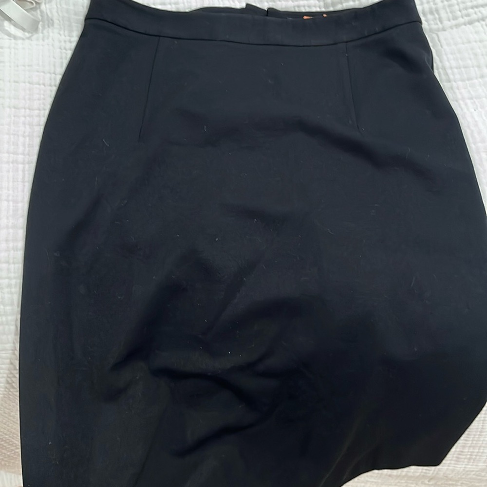 Theory size 4 black pencil skirt with zip back detail